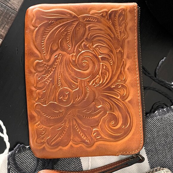 Patricia Nash Wristlet - Picture 1 of 3